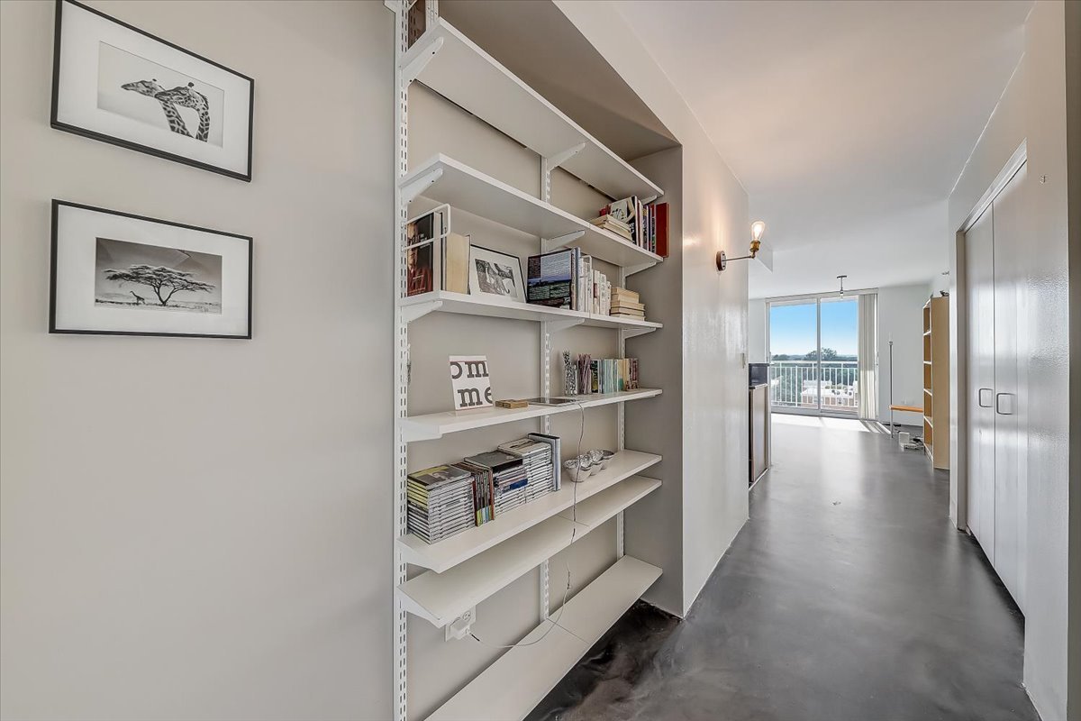 1640 Maple Avenue, Unit 904 Evanston, IL 60201 - Photo 2 of 27 Gallery Image 2