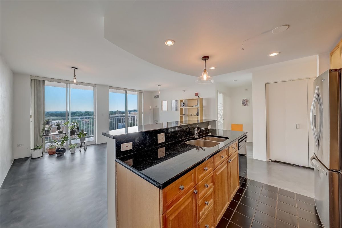 1640 Maple Avenue, Unit 904 Evanston, IL 60201 - Photo 8 of 27 Gallery Image 8