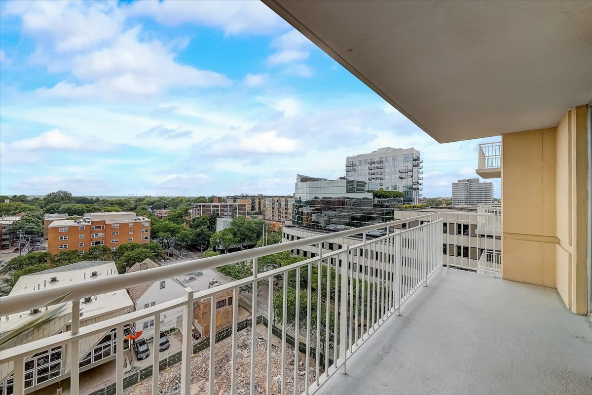 1640 Maple Avenue, Unit 904 Evanston, IL 60201 - Photo 9 of 27 Gallery Image 9