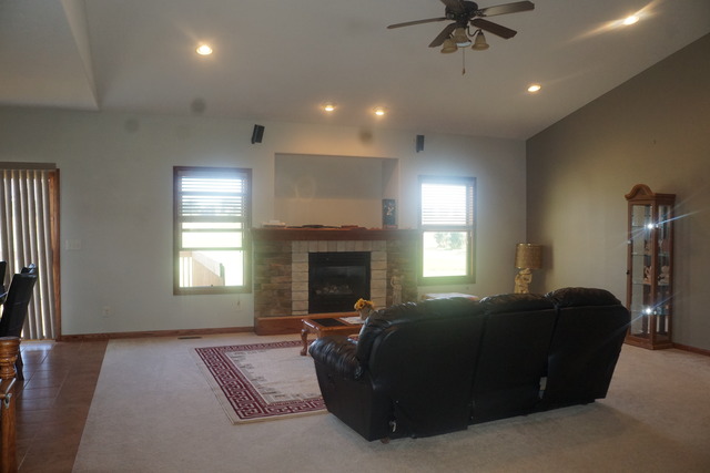 511 Rock Island Road Dixon, IL 61021 - Photo 3 of 15