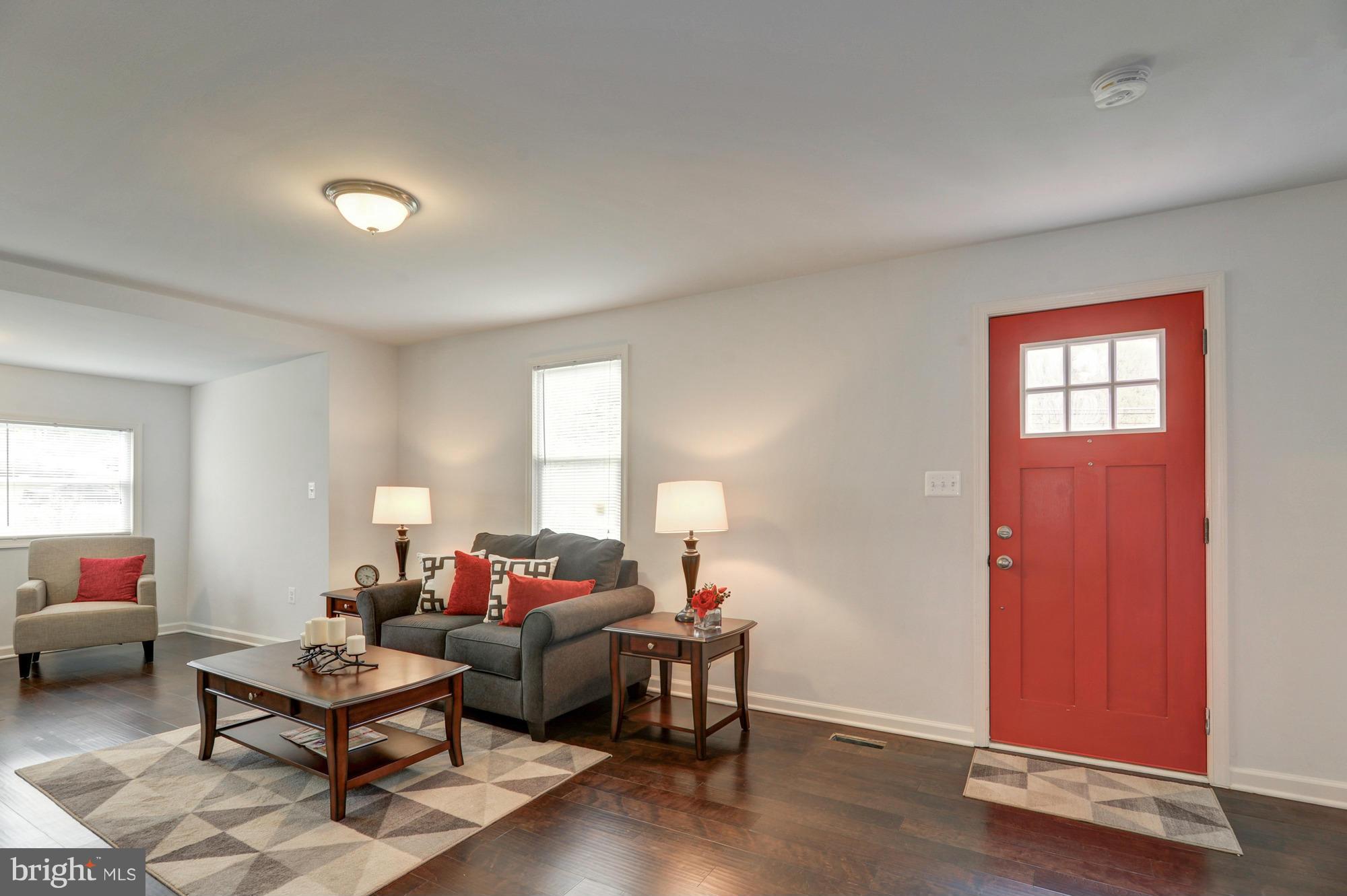 12038 Philadelphia Road Kingsville, MD 21087 - Photo 5 of 29 Living Room