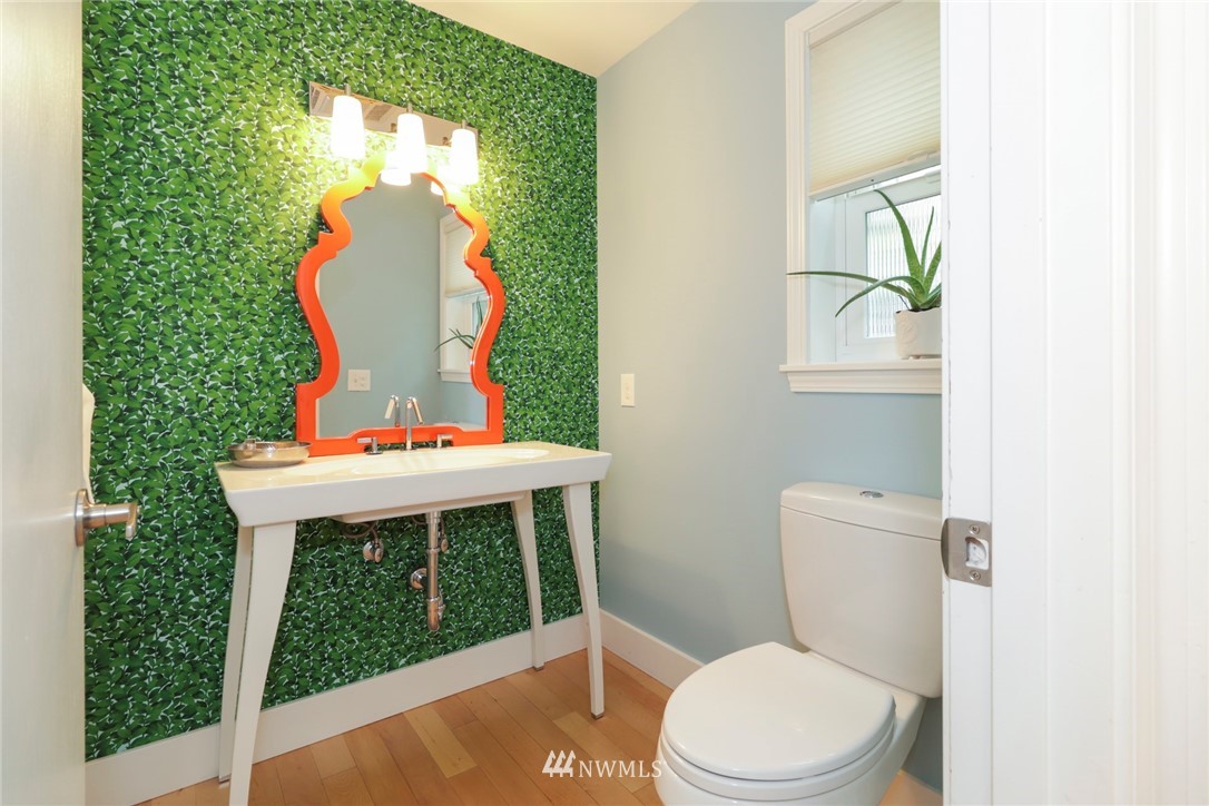 710 West Howe Street Seattle, WA 98119 - Photo 11 of 25