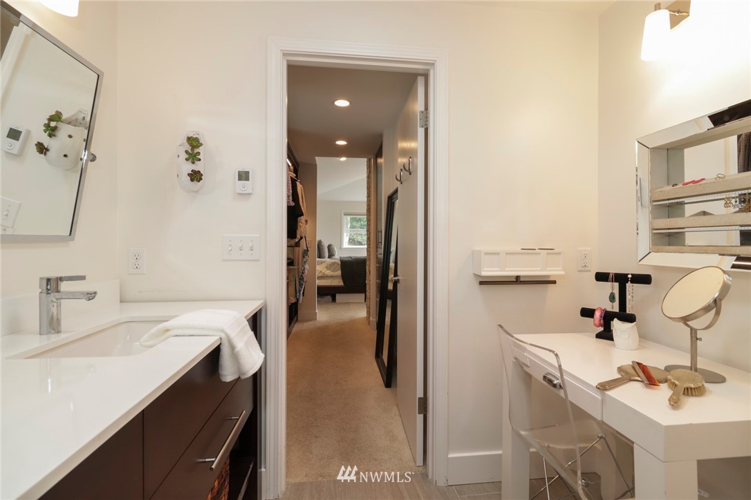 710 West Howe Street Seattle, WA 98119 - Photo 16 of 25