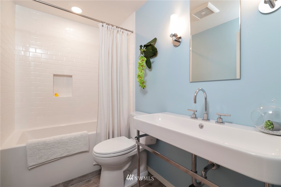 710 West Howe Street Seattle, WA 98119 - Photo 23 of 25