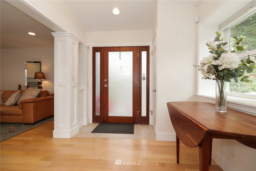 710 West Howe Street Seattle, WA 98119 - Photo 4 of 25