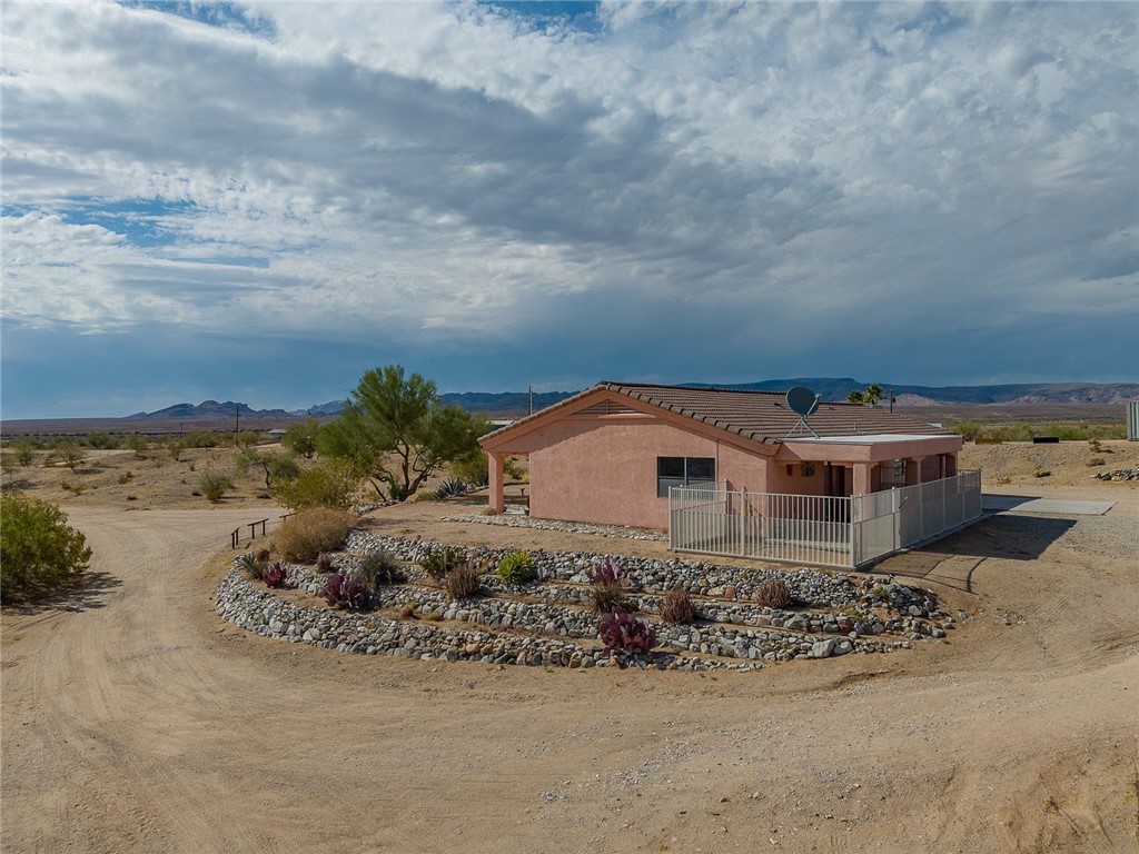 16876 Lawton Road Yucca, AZ 86438 - Photo 31 of 41