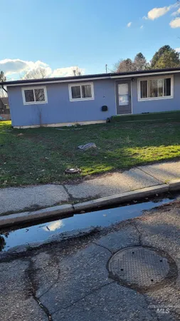 $290,000 | 413 North 4th St Mountain West, Mountain Home, ID 83647