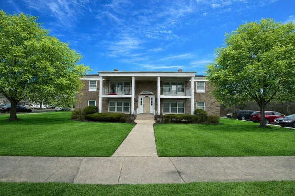 $2,000 | 4020 216th Street, Unit 2E, Matteson, IL 60443