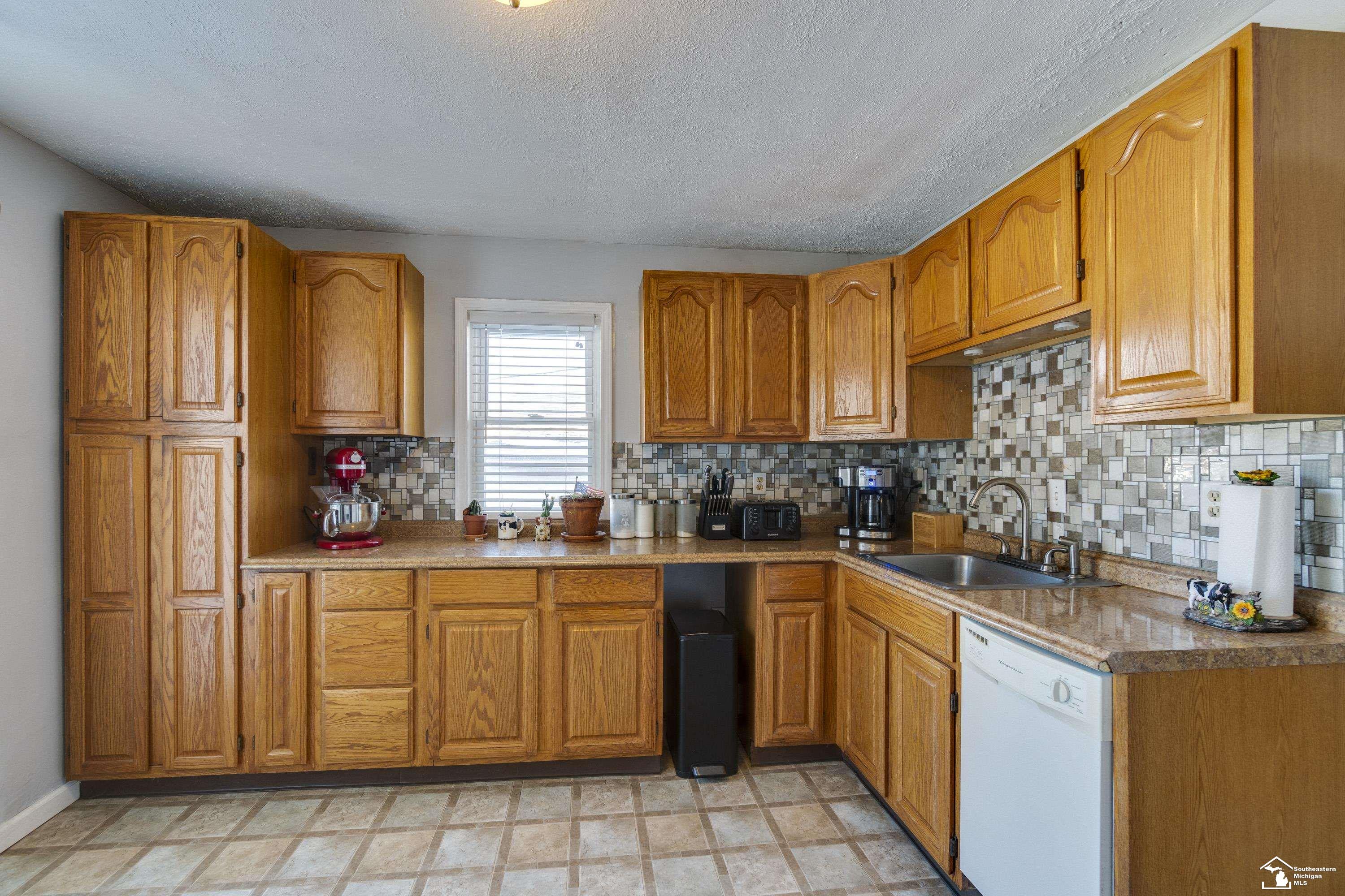 26134 Denning Road New Boston, MI 48164 - Photo 7 of 25