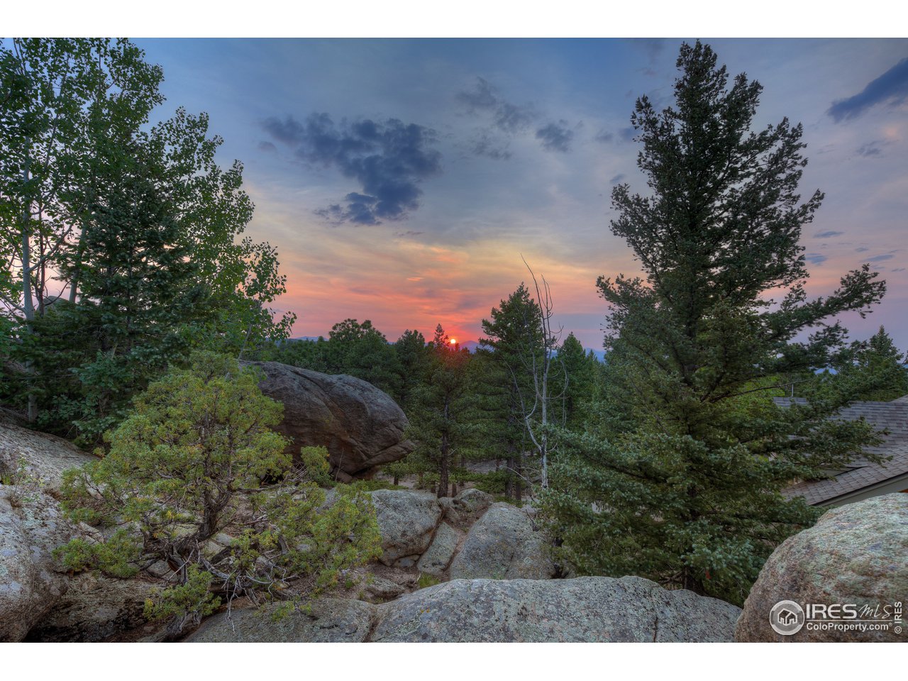 6171 Flagstaff Road Boulder, CO 80302 - Photo 31 of 40 a view of a city with lush green forest