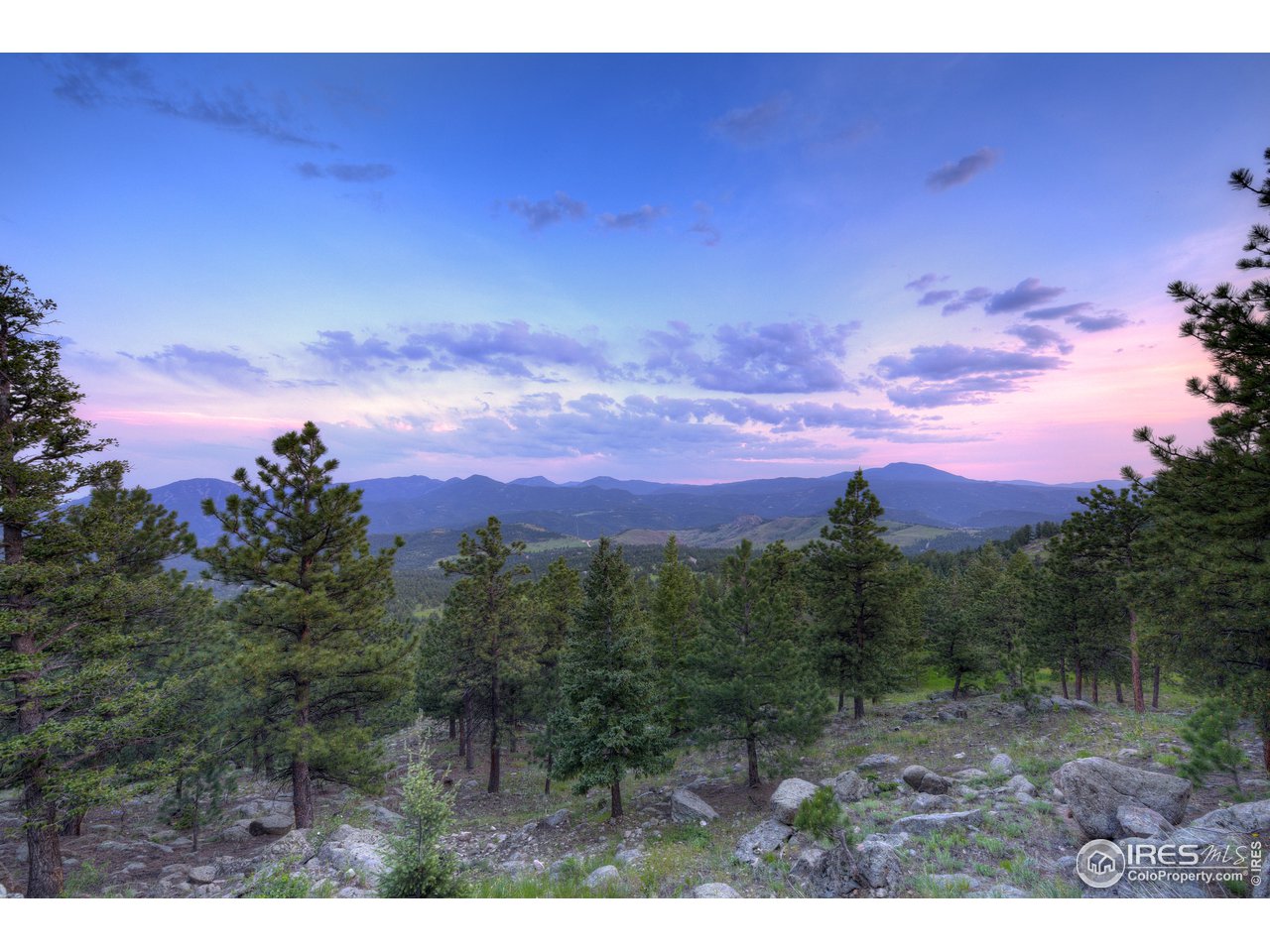 6171 Flagstaff Road Boulder, CO 80302 - Photo 40 of 40 a view of a city with lush green forest