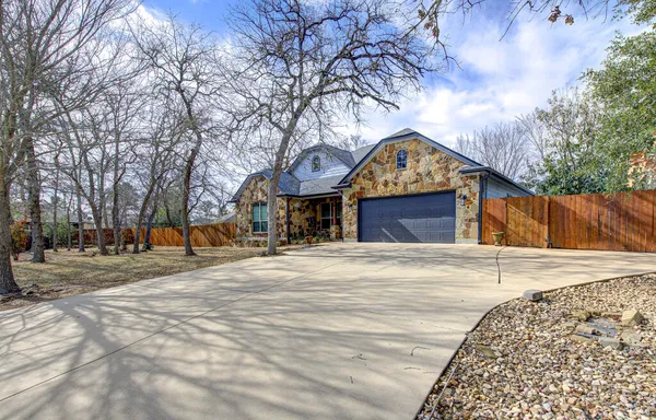 $2,150 | 110 Kou Court, Bastrop, TX 78602
