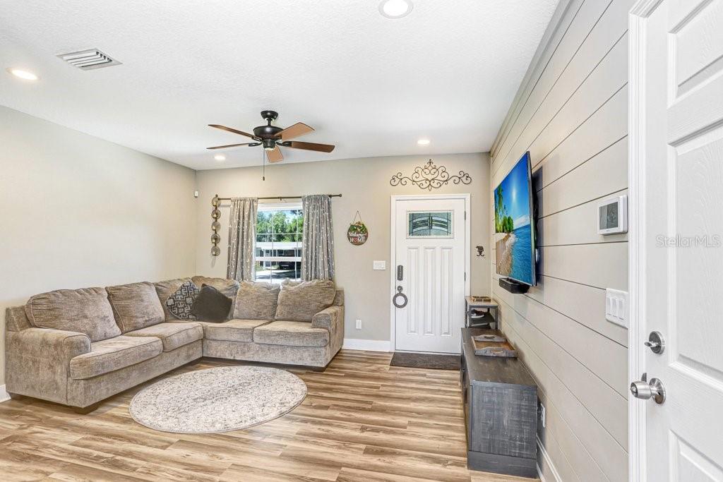 618 Oak Ridge Drive Brandon, FL 33510 - Photo 17 of 38