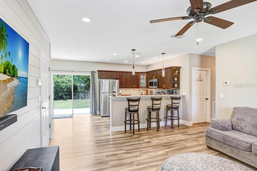 618 Oak Ridge Drive Brandon, FL 33510 - Photo 2 of 38