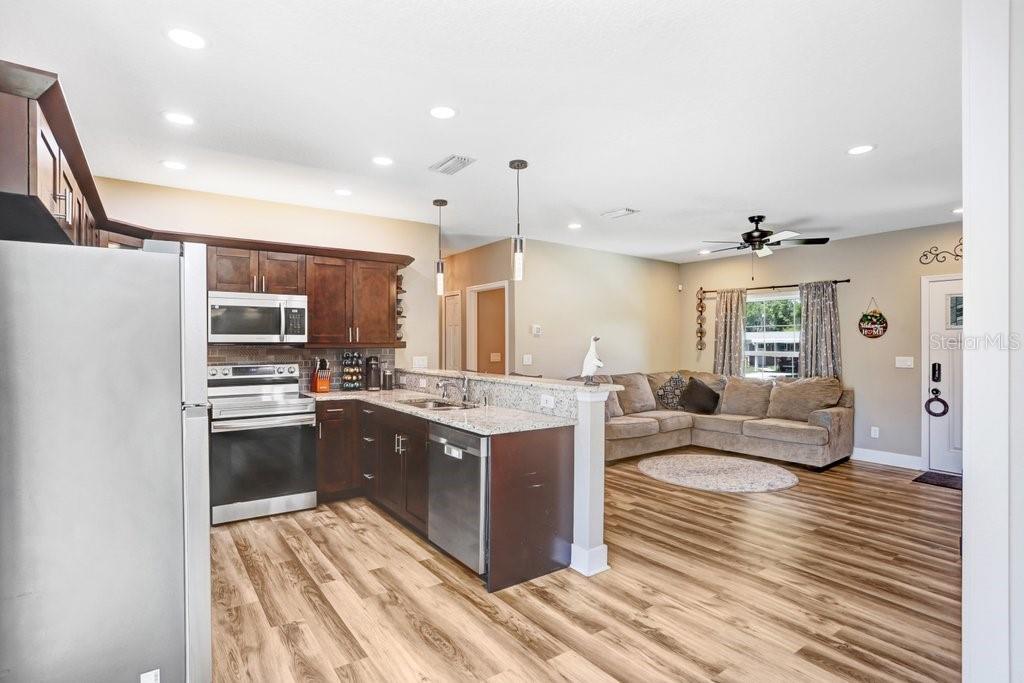 618 Oak Ridge Drive Brandon, FL 33510 - Photo 3 of 38