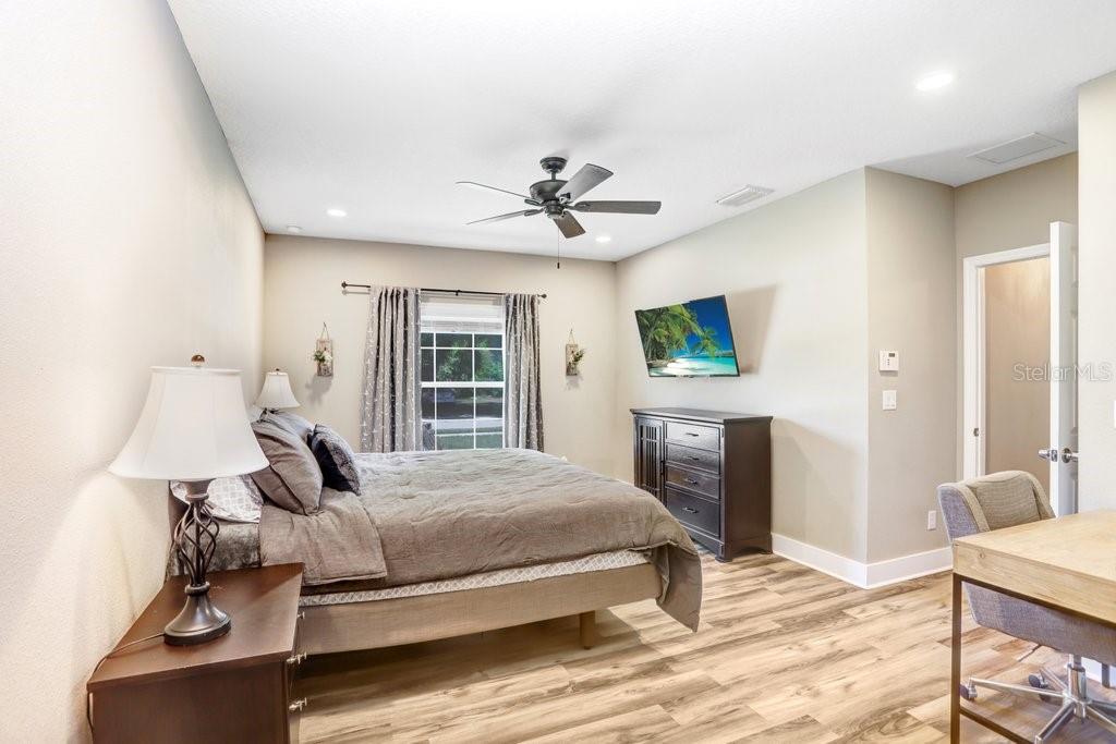 618 Oak Ridge Drive Brandon, FL 33510 - Photo 5 of 38