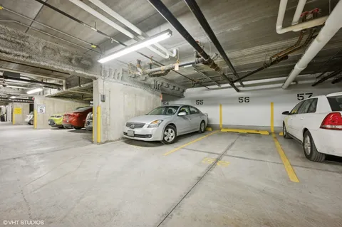 $250,000 | 2335 West Belle Plaine Avenue, Unit 207, Chicago, IL 60618