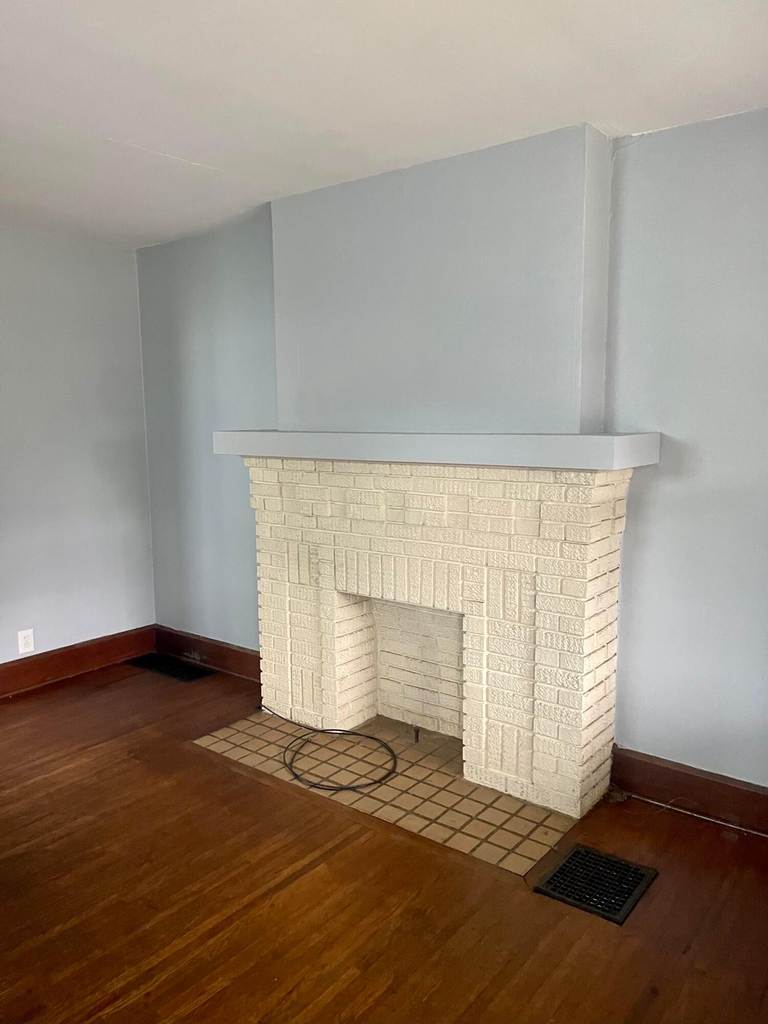 118 East Kelso Road, Unit 120 Columbus, OH 43202 - Photo 5 of 11 Fireplace