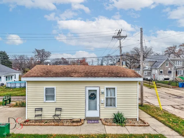 $315,000 | 204 North Woodland Avenue, Oglesby, IL 61348
