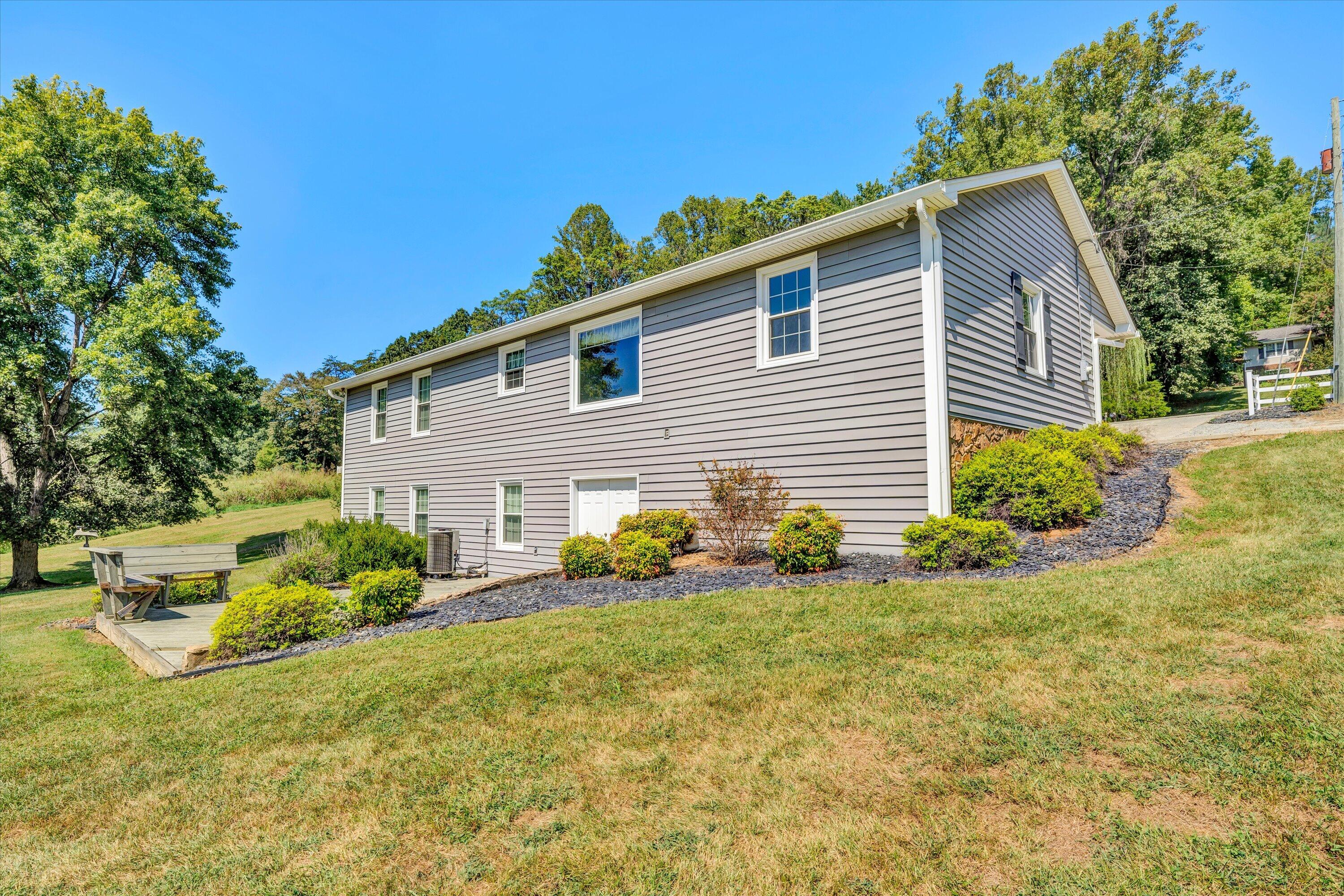 6180 Poage Valley Road Roanoke, VA 24018 - Photo 37 of 46 37-DSC01323