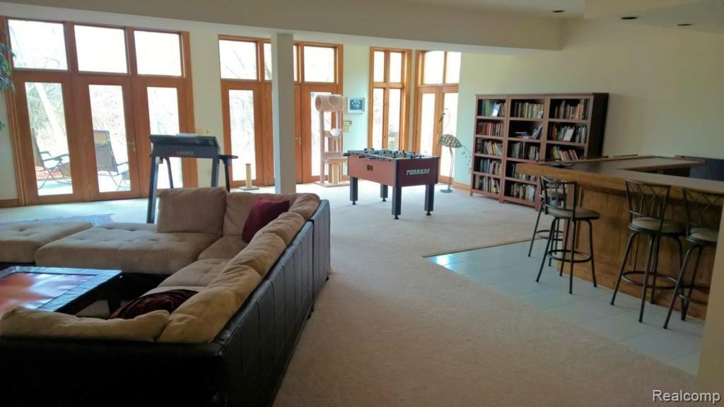 5405 Abbey Drive Rochester, MI 48306 - Photo 67 of 94 FamilyRoom (2) (Large).jpg
