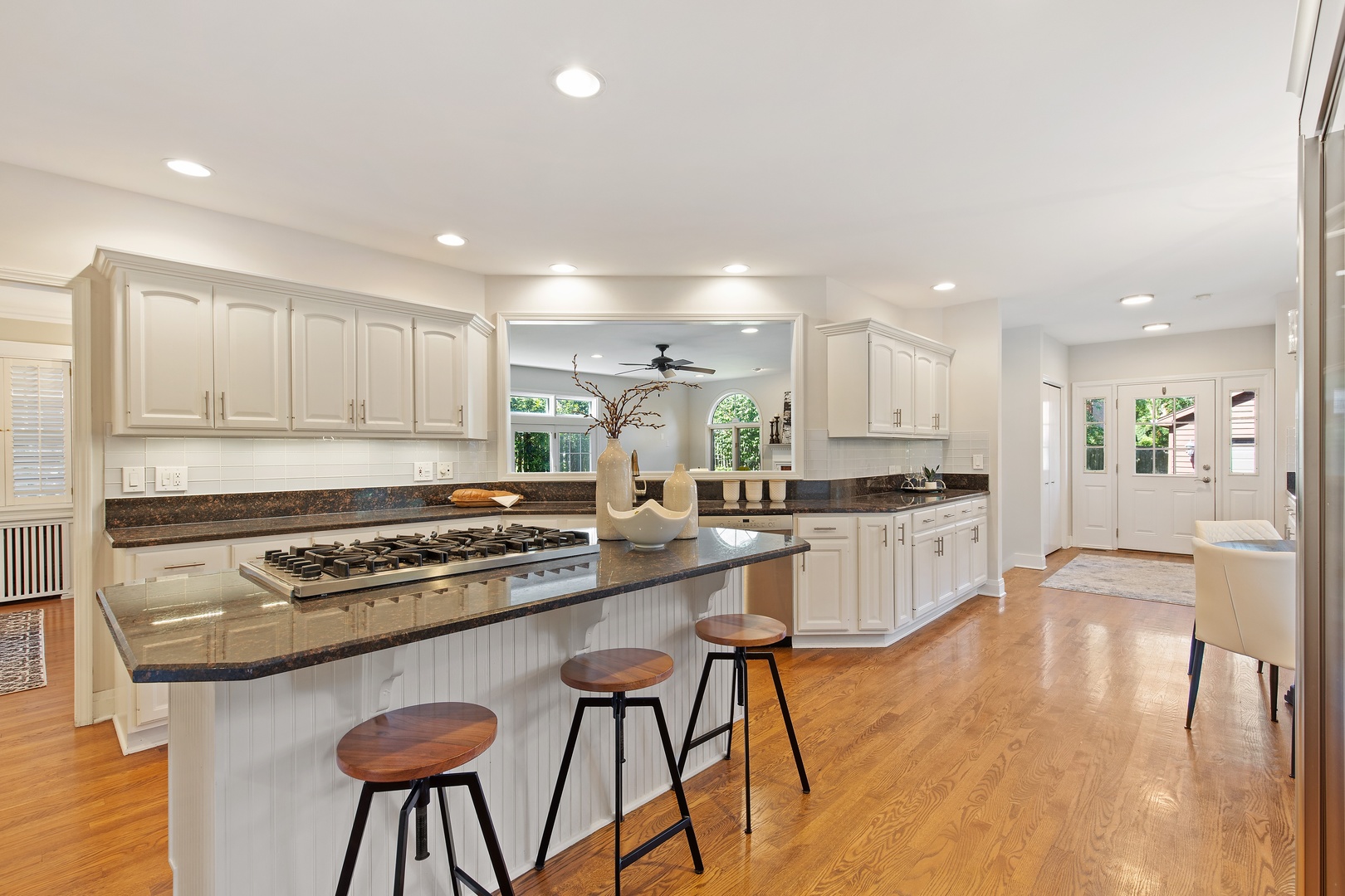 330 Radcliffe Way Hinsdale, IL 60521 - Photo 8 of 28