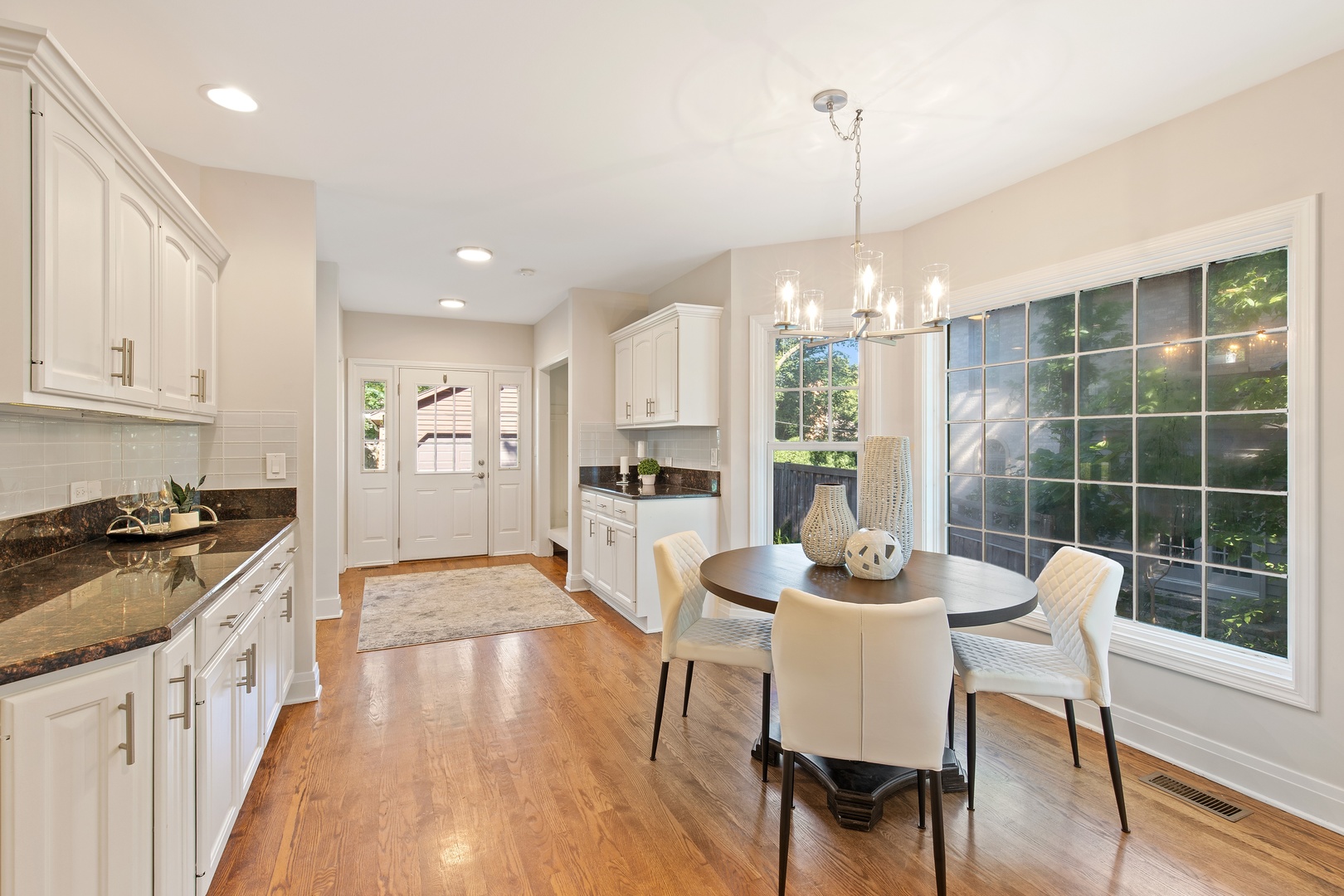 330 Radcliffe Way Hinsdale, IL 60521 - Photo 10 of 28