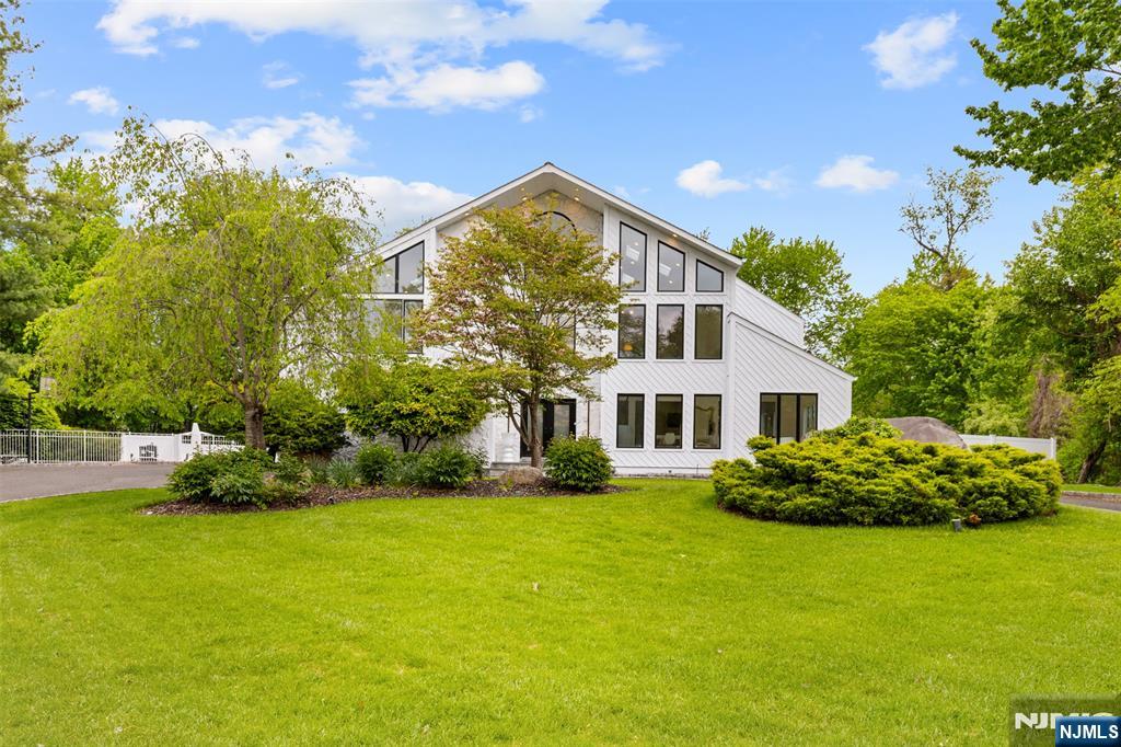 81 Greenwoods Road Old Tappan, NJ 07675 - Photo 1 of 46