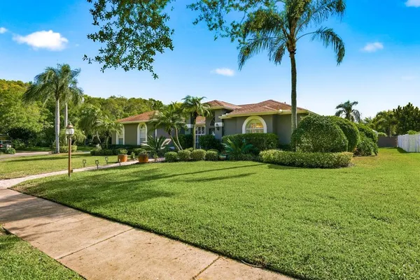 $939,000 | 2016 Swan Lane, Palm Harbor, FL 34683