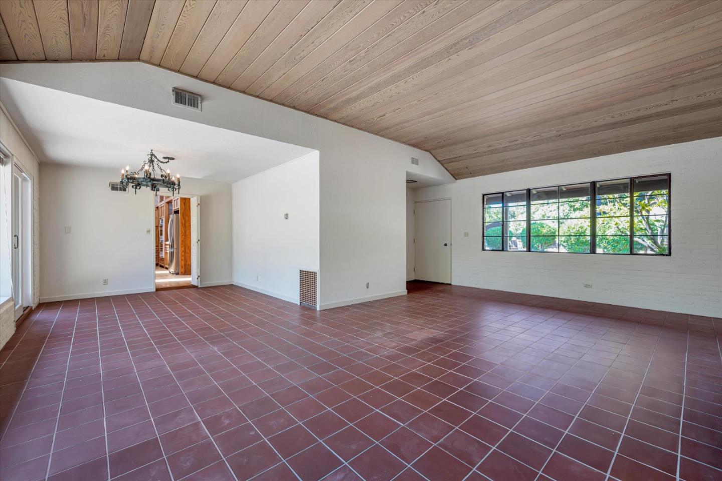 4150 Rincon Circle Palo Alto, CA 94306 - Photo 6 of 32 an empty room with windows