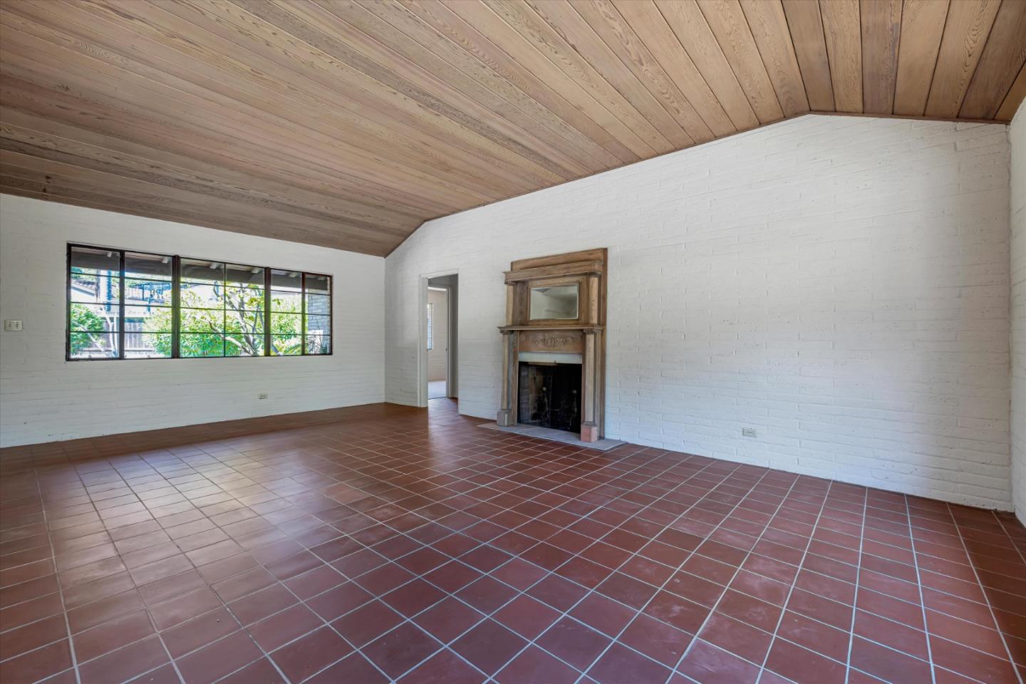 4150 Rincon Circle Palo Alto, CA 94306 - Photo 7 of 32 an empty room with windows