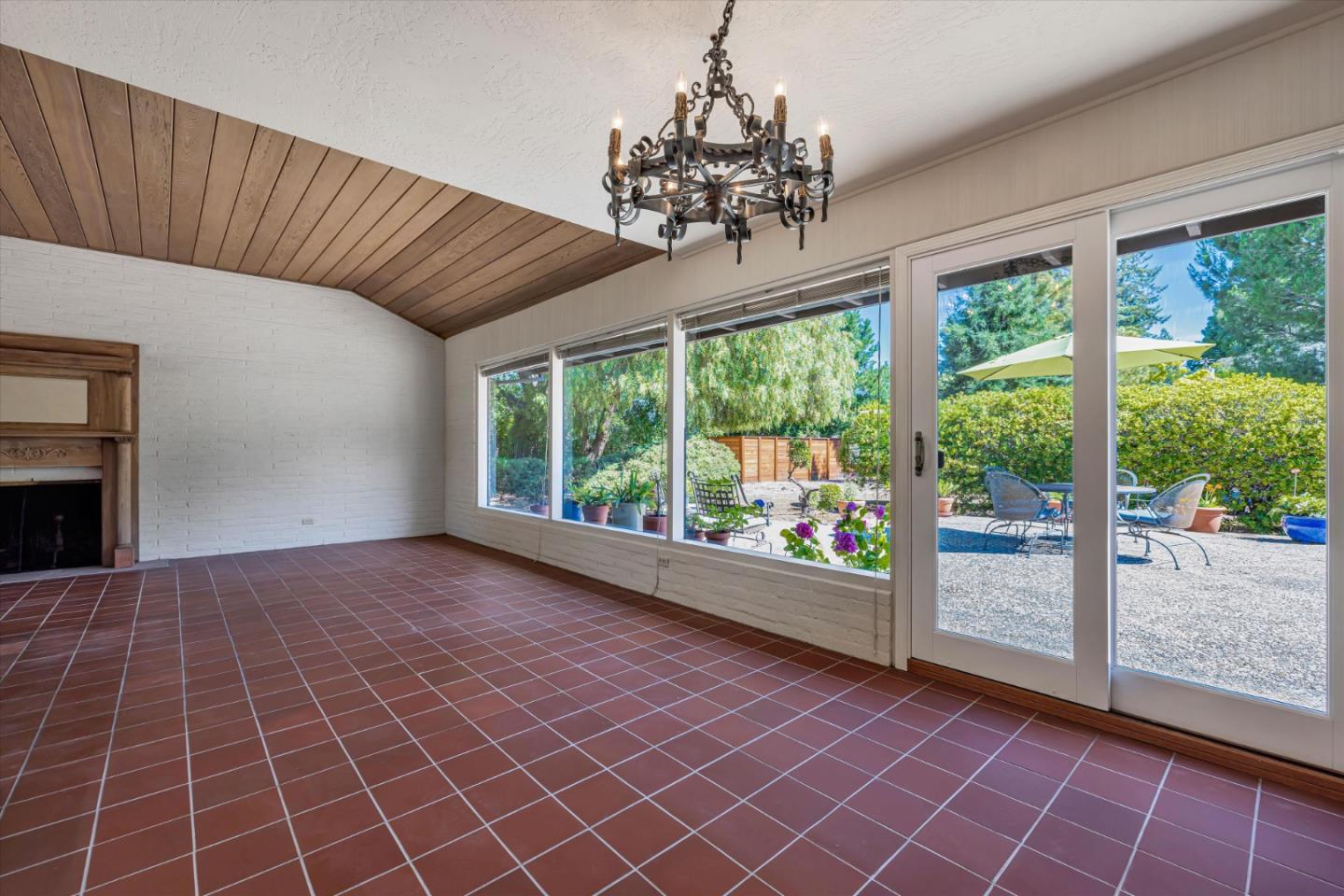 4150 Rincon Circle Palo Alto, CA 94306 - Photo 10 of 32 a view of an empty room with a window