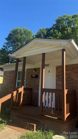 $1,200 | 2021 Lasalle Street, Charlotte, NC 28216