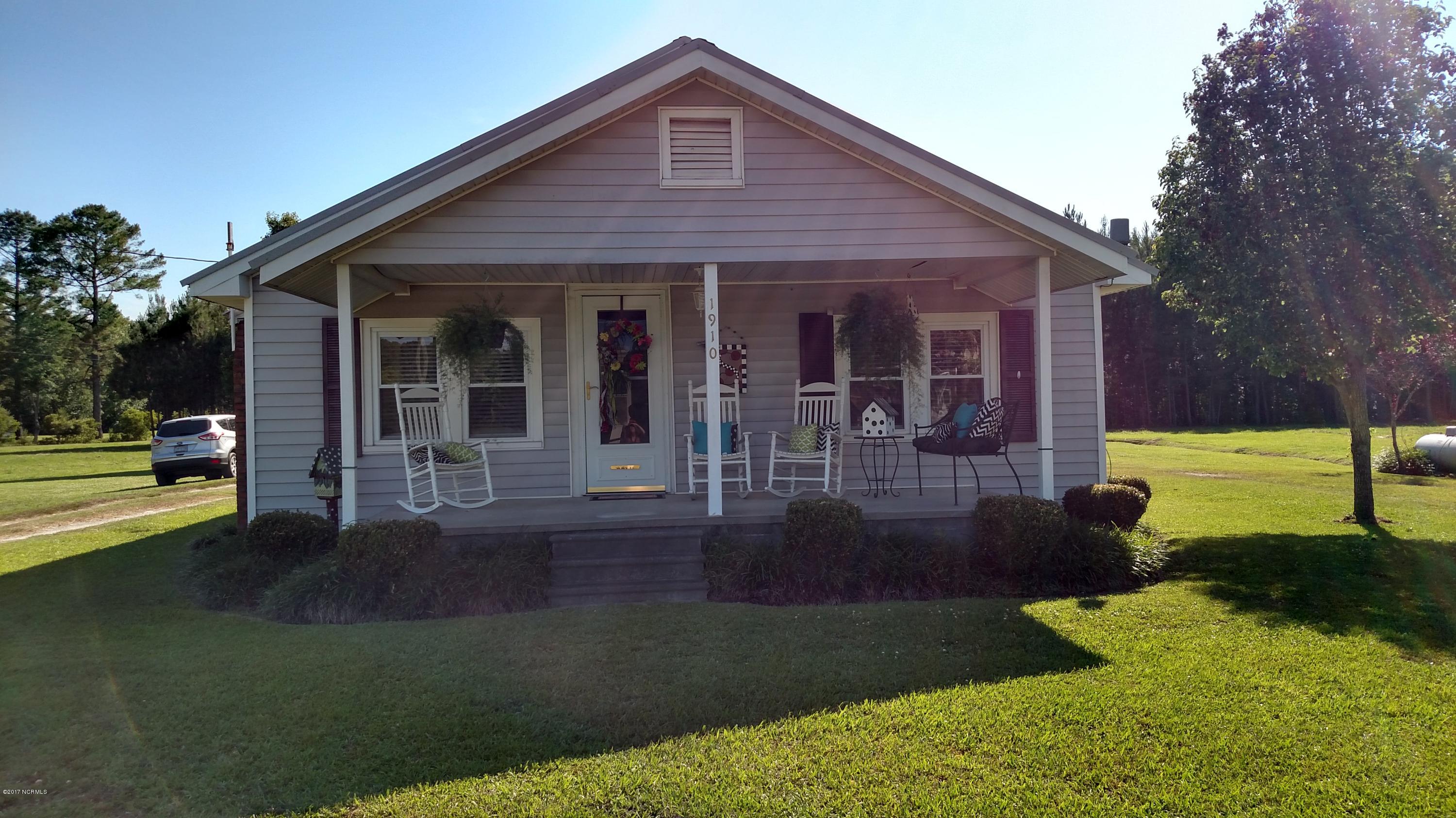 1910 Murphy Road Burgaw, NC 28425 - Photo 1 of 34 murphy front shaded