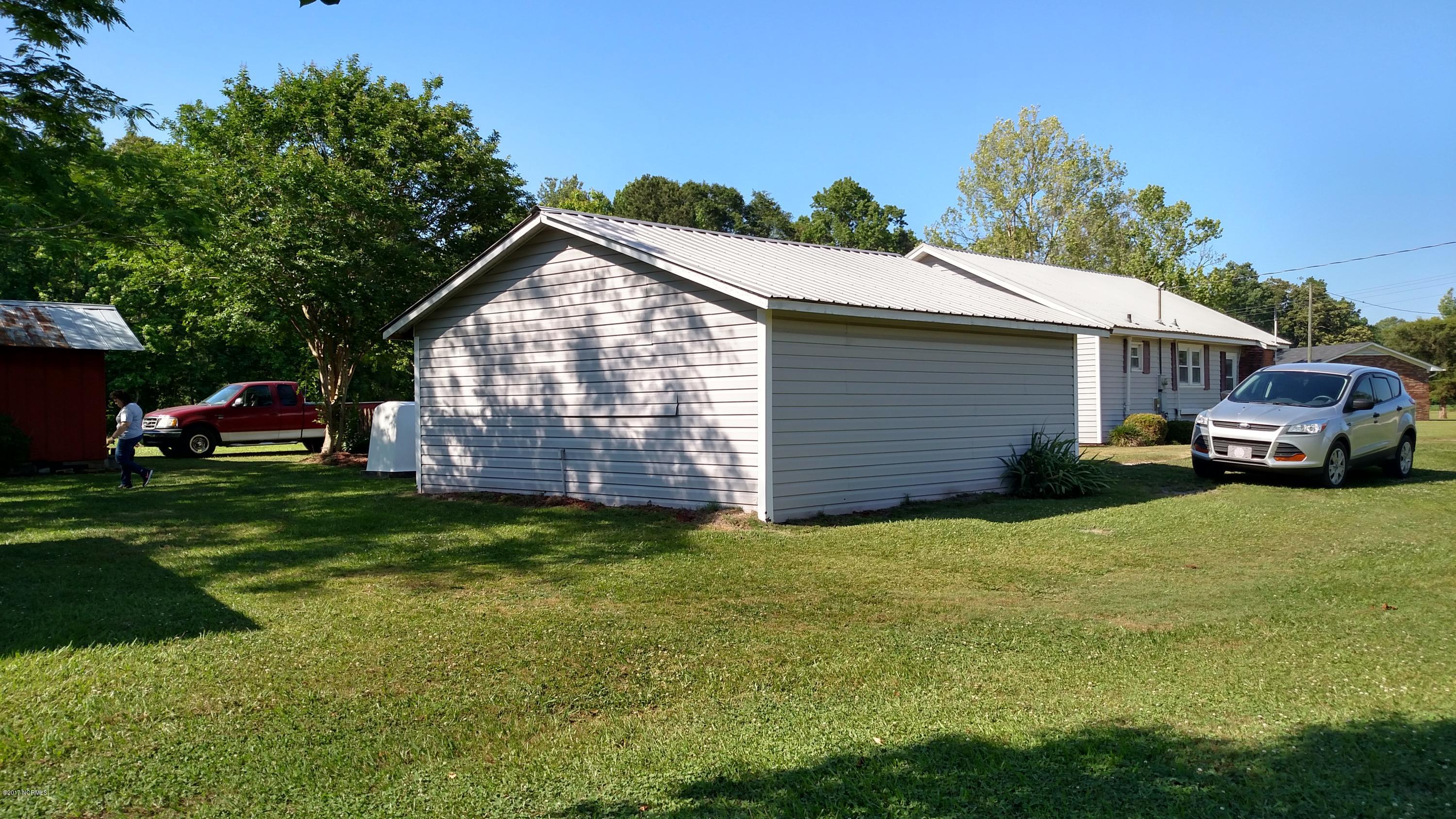 1910 Murphy Road Burgaw, NC 28425 - Photo 23 of 34 murphy back of garage