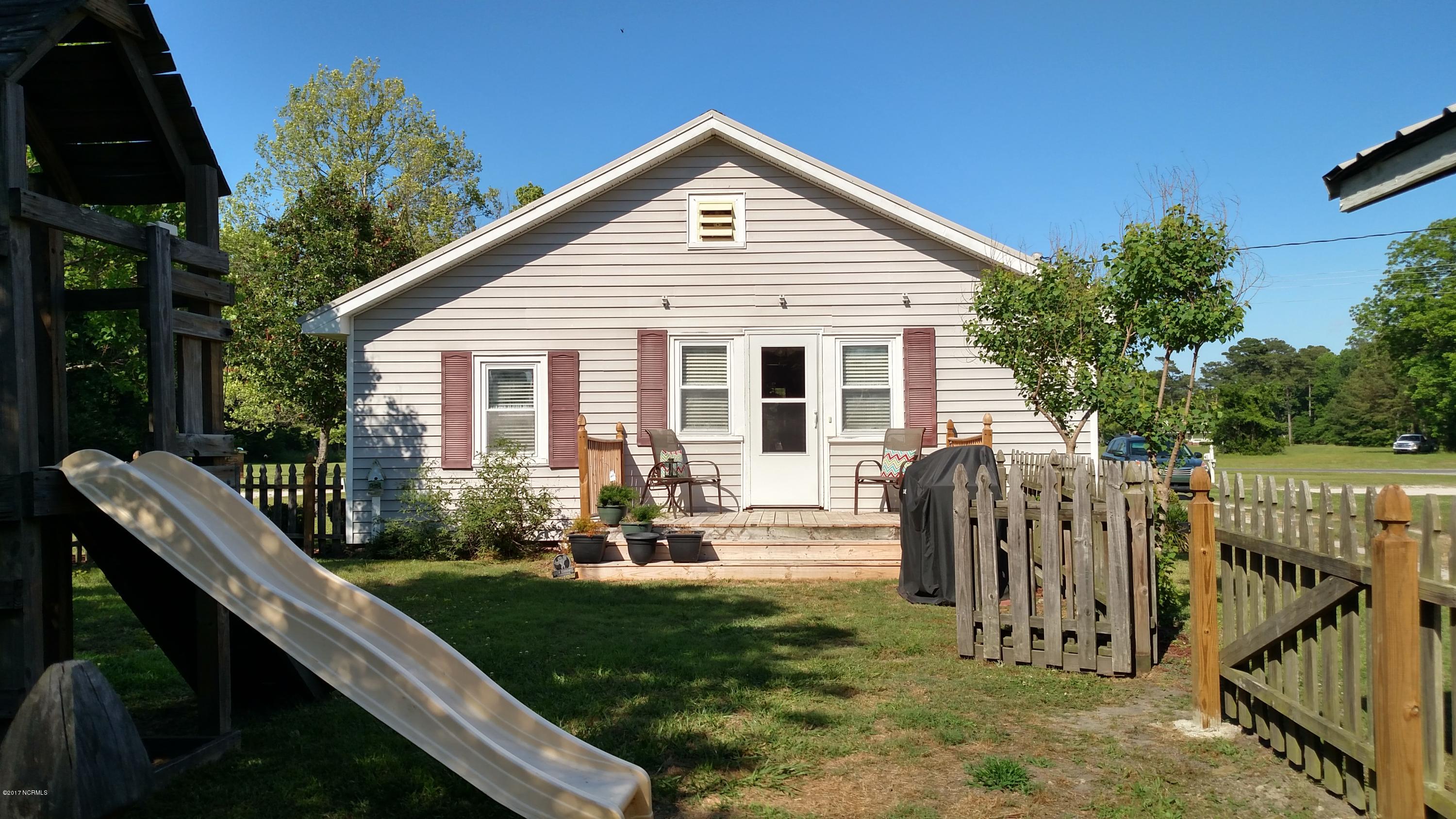 1910 Murphy Road Burgaw, NC 28425 - Photo 24 of 34 murphy backyard