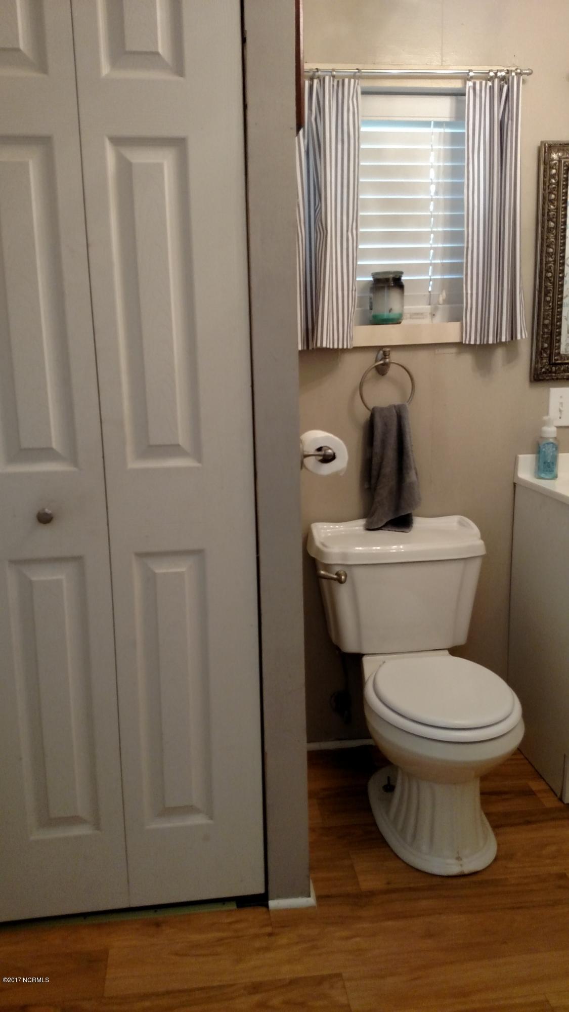 1910 Murphy Road Burgaw, NC 28425 - Photo 27 of 34 murphy bath