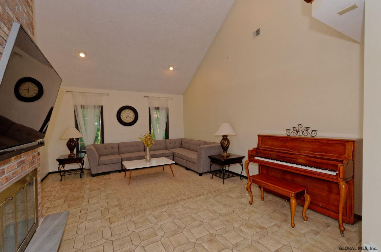 2239 Pine Ridge Road Niskayuna, NY 12309 - Photo 5 of 25 Photo 5