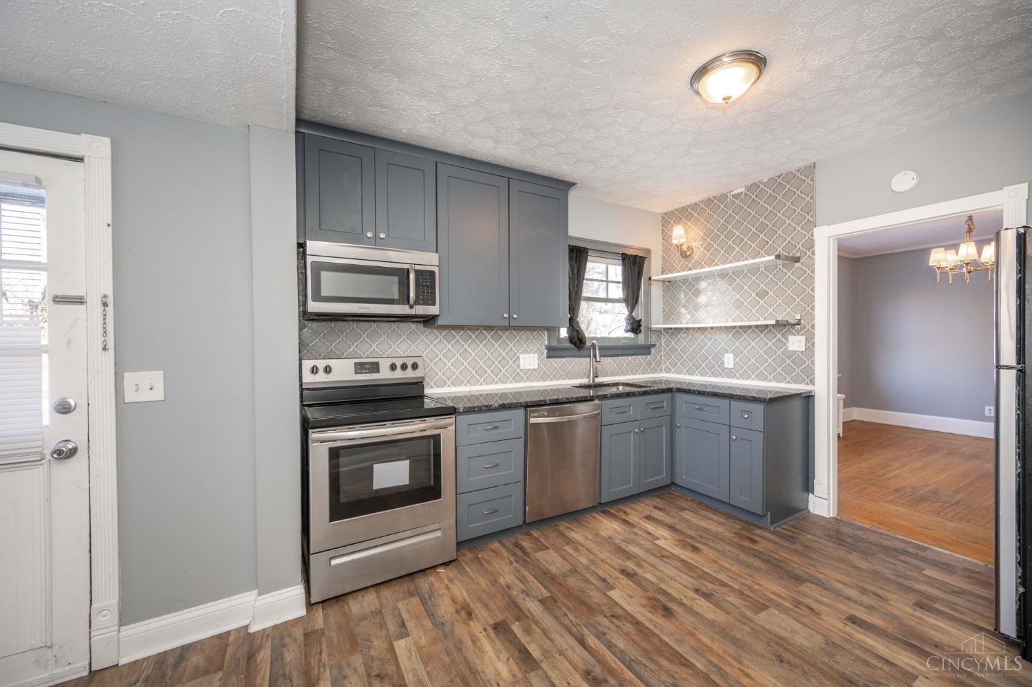 5347 Fox Road Cincinnati, OH 45239 - Photo 15 of 35