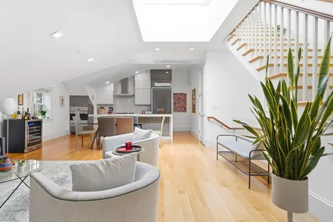 $1,925,000 | 1762 Beacon Street, Unit 4, Brookline, MA 02445