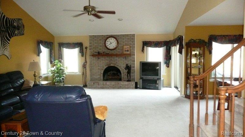 1068 Maple Leaf Drive Rochester, MI 48309 - Photo 2 of 23 Great Room