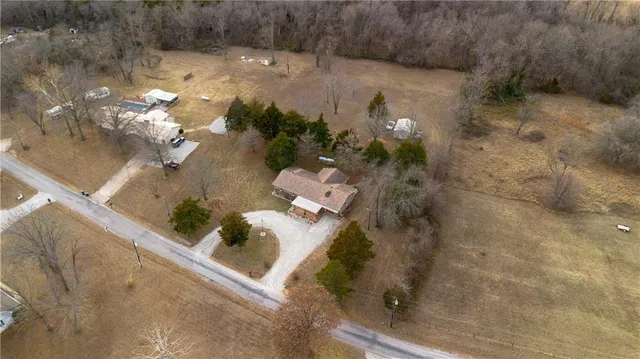 $299,900 | 1440 South 145 Road, El Dorado Springs, MO 64744