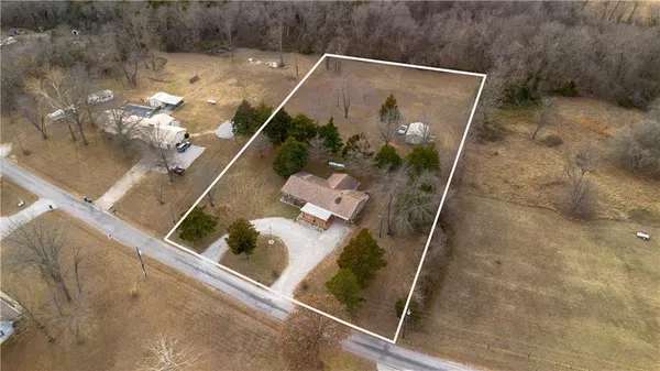 $295,900 | 1440 South 145 Road, El Dorado Springs, MO 64744