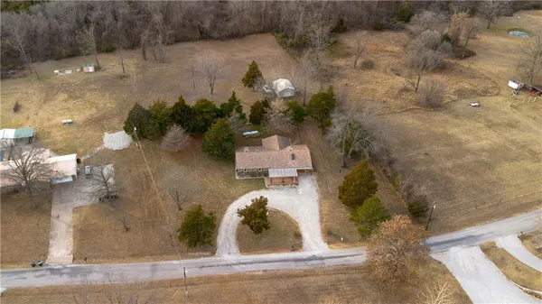 $295,900 | 1440 South 145 Road, El Dorado Springs, MO 64744