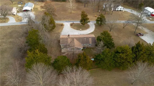 $295,900 | 1440 South 145 Road, El Dorado Springs, MO 64744