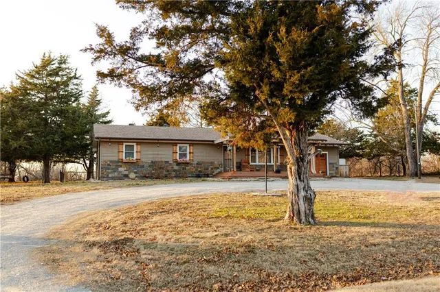 $299,900 | 1440 South 145 Road, El Dorado Springs, MO 64744