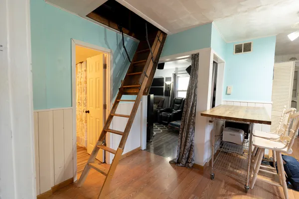 a view of entryway with workspace and wooden floor
