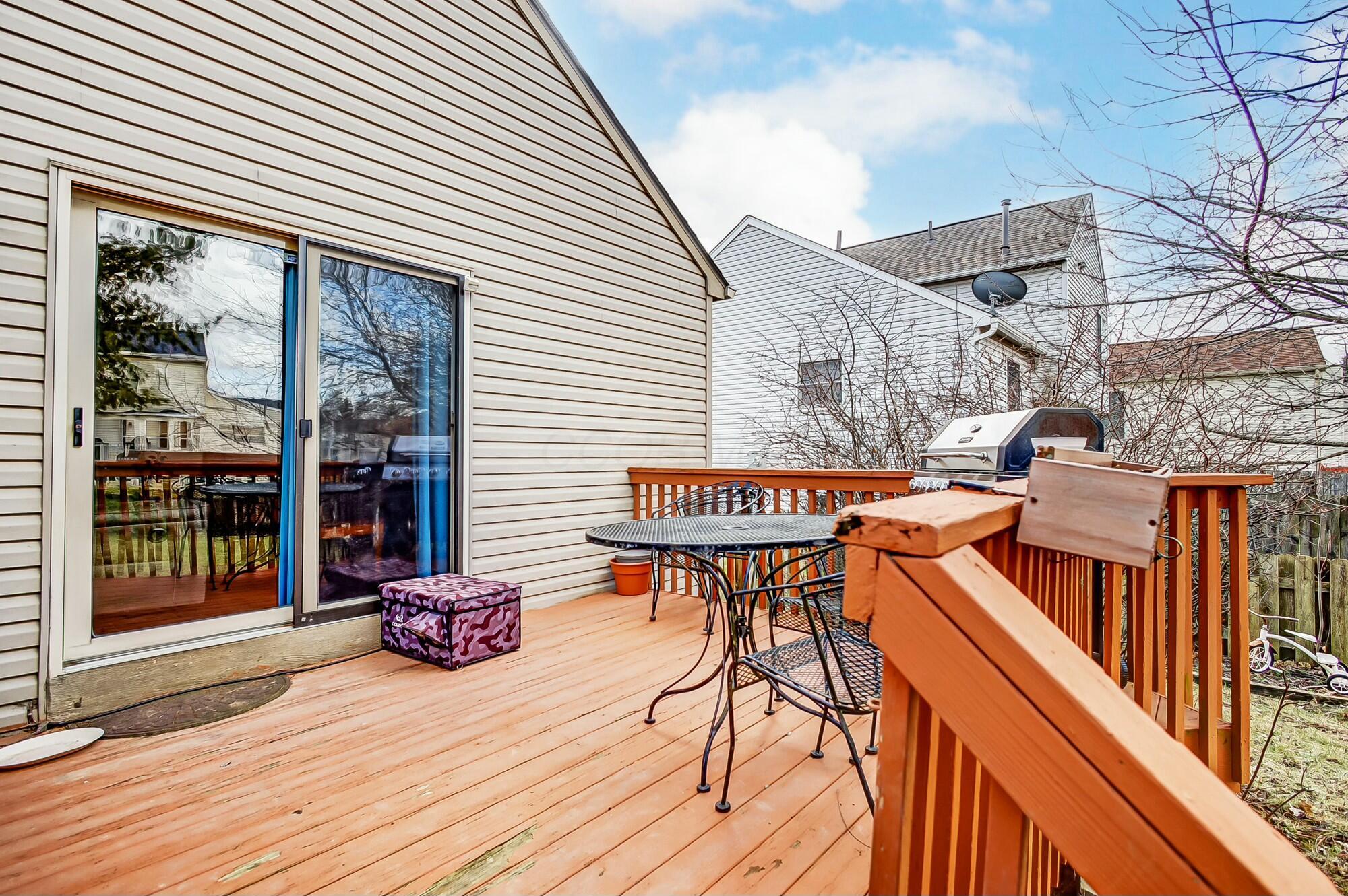 3093 Briar Ridge Road Columbus, OH 43232 - Photo 28 of 32 deck