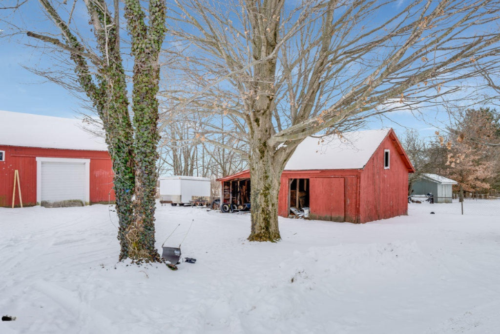 2410 Burton Road Niles, MI 49120 - Photo 23 of 40 027_dsc03541