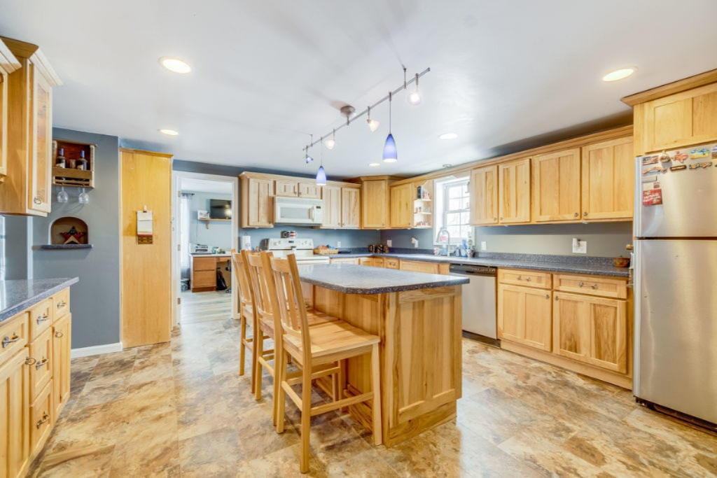 2410 Burton Road Niles, MI 49120 - Photo 5 of 40 008_dsc03401
